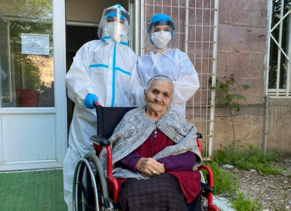94-ամյա Հրանուշ մայրիկը բուժվել է կորոնավիրուսից (լուսանկար)